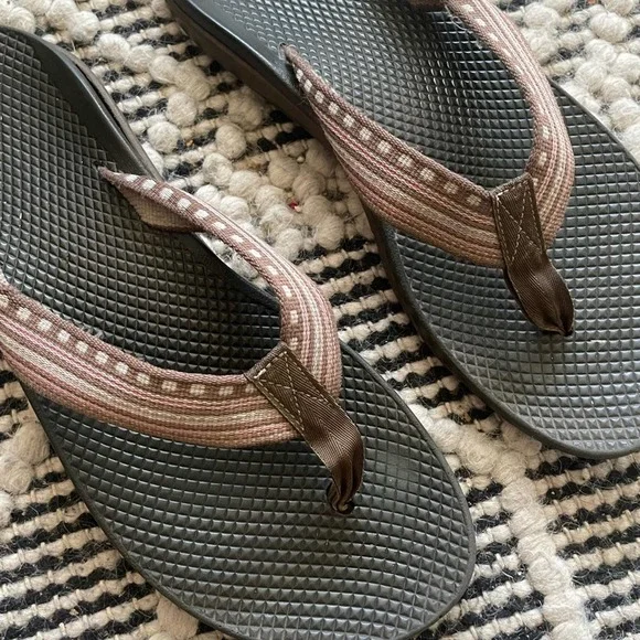 Chaco Women’s Thong Sandals Size 10 - Picture 2 of 5